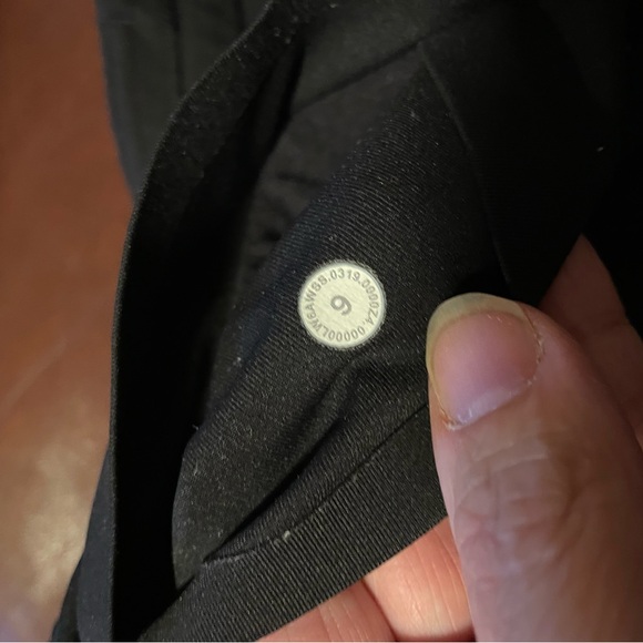 Lululemon Time to Sweat Crop 23” - Picture 9 of 13